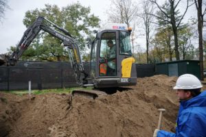 Bodemsanering door kraanmachinist en grondwerker