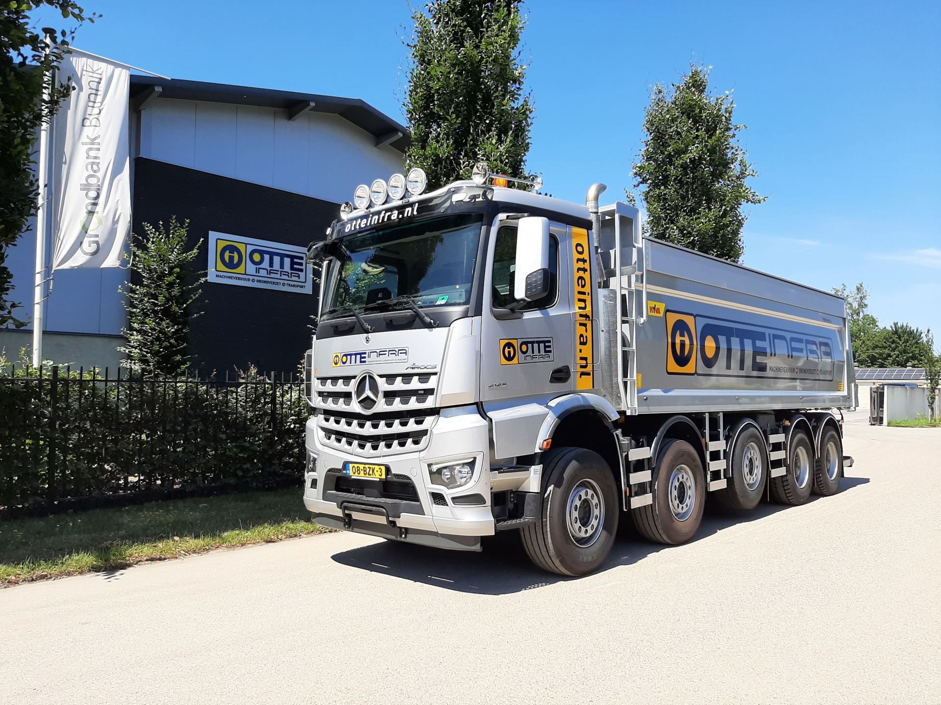 Mercedes-Benz 10x4 kipper Otte Infra